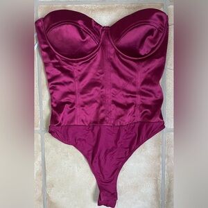NWT Lulu’s strapless shiny satin maroon bustier, thong with snap closure; XS